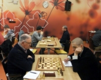 Nog enkele spelers speelden een gewone partij met zijn tweeën.